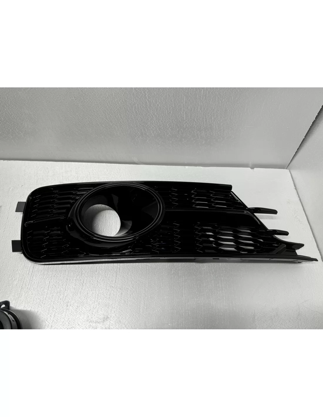  - Audi - Rejilla para faros antiniebla AUDI A6 C7 2014-2018 S-Line Parachoques Negro Óptico - 3 - Eleve su Audi A6 C7 (2014-201