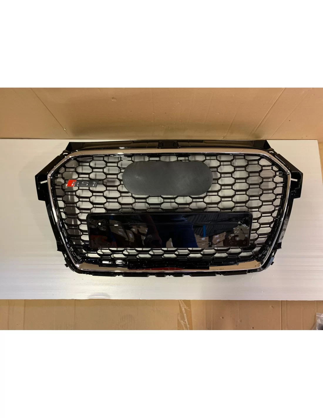  - Audi - 用于奥迪 A1 2015-2018 8X 格栅蜂窝状格栅 RS1 外观黑色镀铬前格栅 - 1 - 在 Tuneverse 购买奥迪 A1 2015-2018 8X 蜂窝状格栅（RS1 外观，黑色镀铬）！今天就订购这款时尚的进气格栅，提升