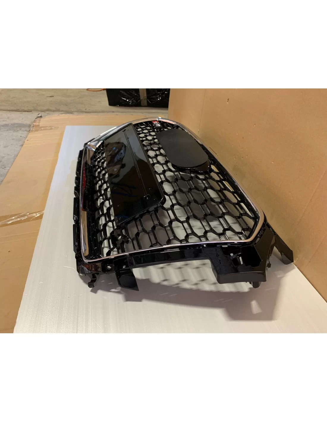  - Audi - 用于奥迪 A1 2015-2018 8X 格栅蜂窝状格栅 RS1 外观黑色镀铬前格栅 - 3 - 在 Tuneverse 购买奥迪 A1 2015-2018 8X 蜂窝状格栅（RS1 外观，黑色镀铬）！今天就订购这款时尚的进气格栅，提升