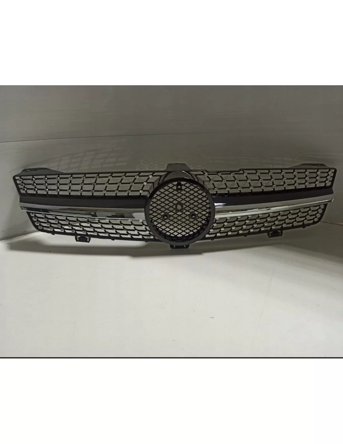 - Mercedes-Benz - Grill till Mercedes CLS W219 2008-2010 Diamantsilver - 2 - Uppgradera din Mercedes CLS W219 (2008-2010) med e - Mercedes-Benz - Grill till Mercedes CLS W219 2008-2010 Diamantsilver - 2 - Uppgradera din Mercedes CLS W219 (2008-2010) med e