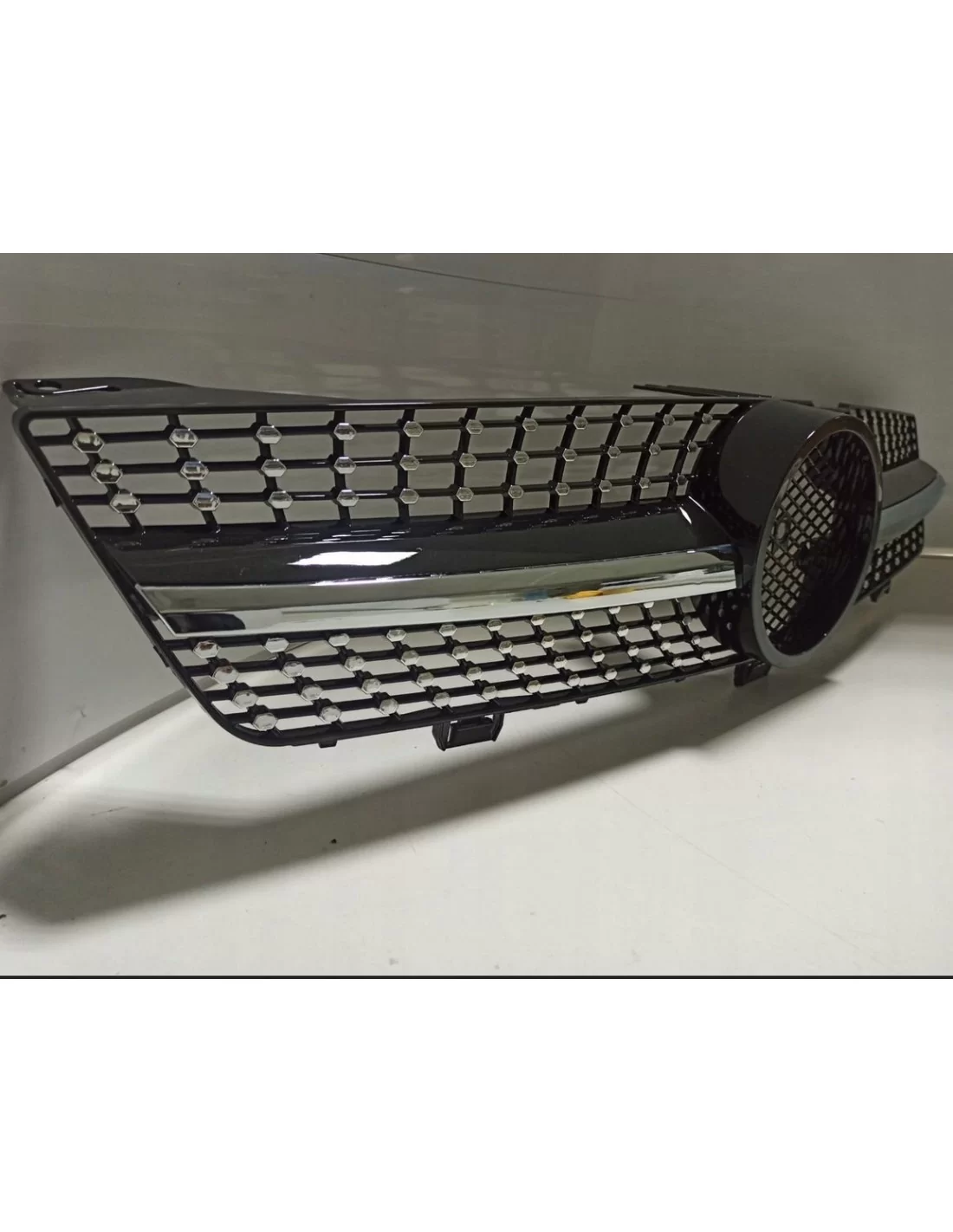 - Mercedes-Benz - Grill till Mercedes CLS W219 2008-2010 Diamantsilver - 5 - Uppgradera din Mercedes CLS W219 (2008-2010) med e - Mercedes-Benz - Grill till Mercedes CLS W219 2008-2010 Diamantsilver - 5 - Uppgradera din Mercedes CLS W219 (2008-2010) med e