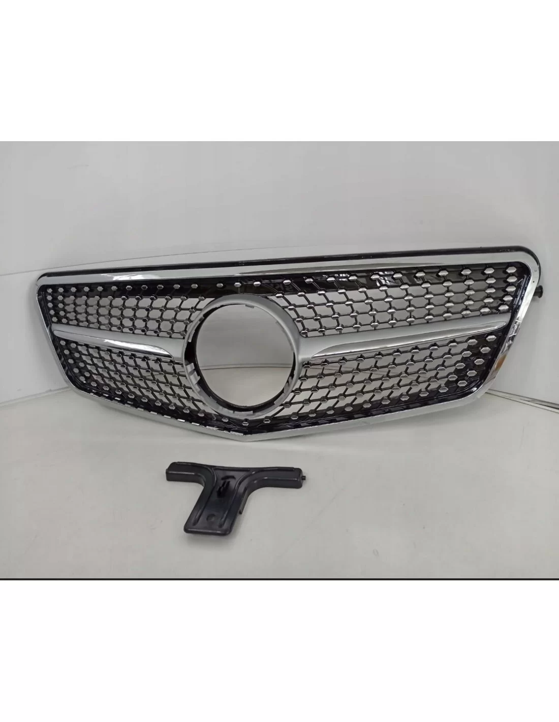 - Mercedes-Benz - Grill for Mercedes E-CLASS W212 Diamond Silver 9-13 - 1 - Enhance the front-end style of your E-Class W212 (2 - Mercedes-Benz - Grill for Mercedes E-CLASS W212 Diamond Silver 9-13 - 1 - Enhance the front-end style of your E-Class W212 (2