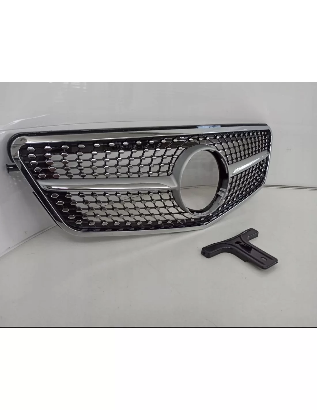 - Mercedes-Benz - Grill for Mercedes E-CLASS W212 Diamond Silver 9-13 - 5 - Enhance the front-end style of your E-Class W212 (2 - Mercedes-Benz - Grill for Mercedes E-CLASS W212 Diamond Silver 9-13 - 5 - Enhance the front-end style of your E-Class W212 (2