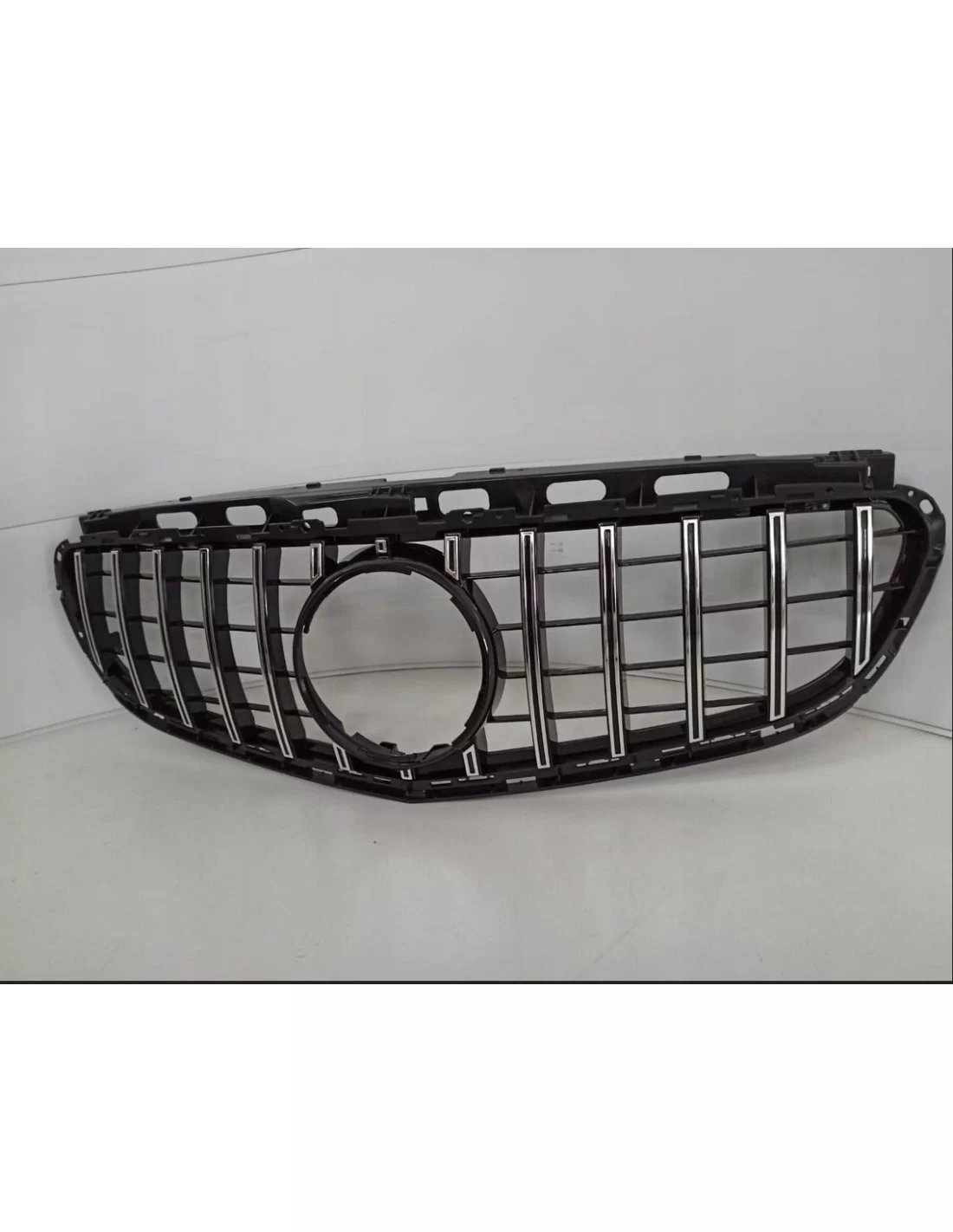  - Mercedes-Benz - Grille voor Mercedes E-KLASSE W212 13-16 GT Chroom zwart - 3 - Voeg agressieve elegantie toe aan je E-Klasse 