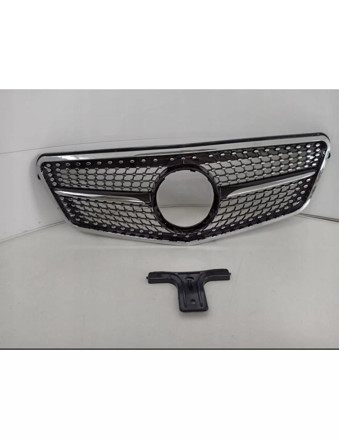 - Mercedes-Benz - Grelha para Mercedes E-CLASS W212 Diamond Black 9-13 - 2 - Transforme o seu Classe E W212 (2009-2013) com uma  - Mercedes-Benz - Grelha para Mercedes E-CLASS W212 Diamond Black 9-13 - 2 - Transforme o seu Classe E W212 (2009-2013) com uma