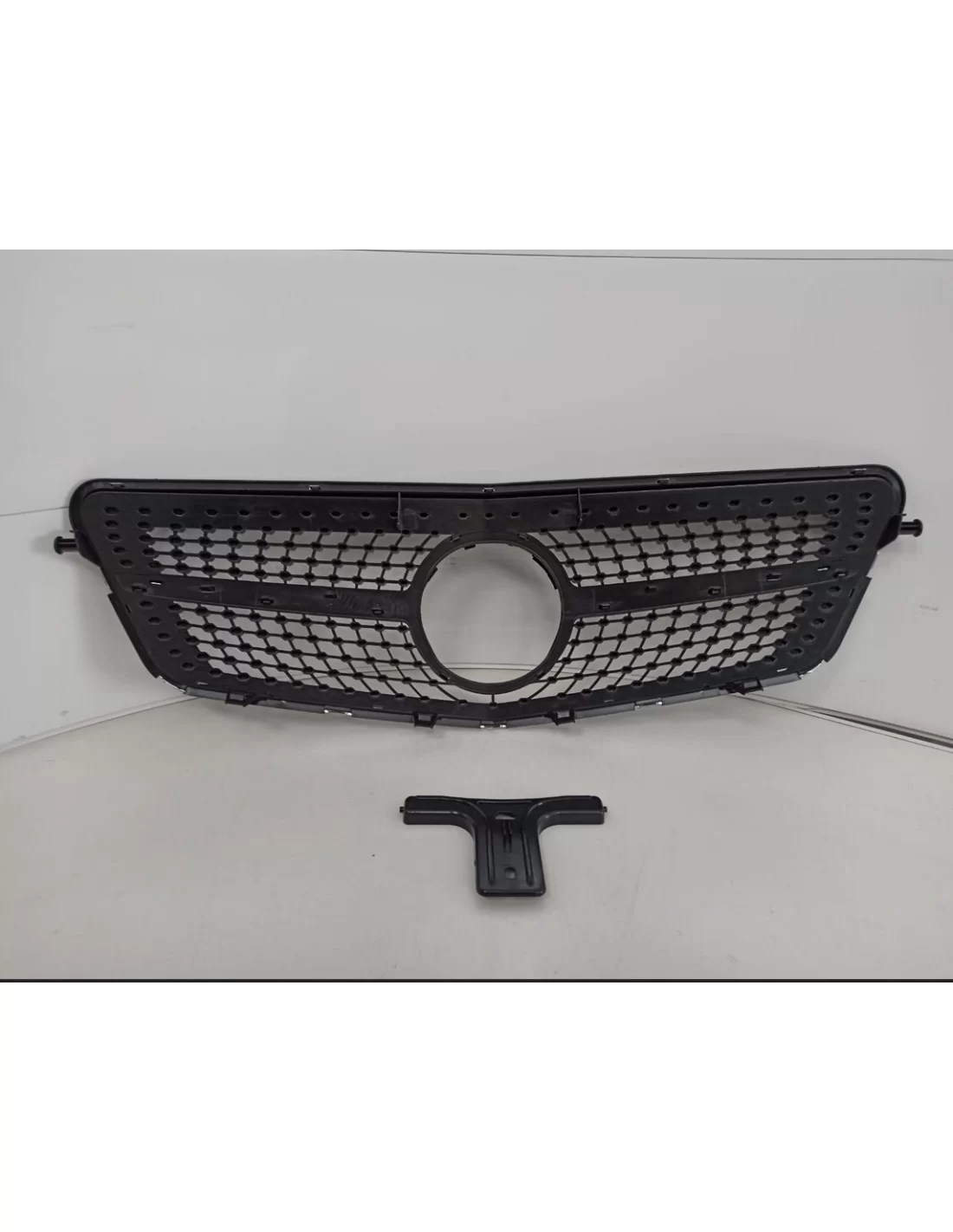 - Mercedes-Benz - Grill for Mercedes E-CLASS W212 Diamond Black 9-13 - 5 - Transform your E-Class W212 (2009-2013) with a diam  - Mercedes-Benz - Grill for Mercedes E-CLASS W212 Diamond Black 9-13 - 5 - Transform your E-Class W212 (2009-2013) with a diam