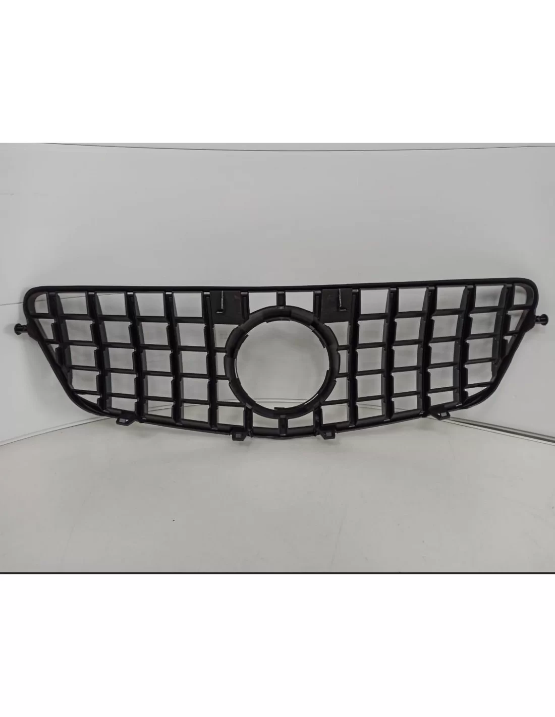 - Mercedes Benz - Grille avant pour Mercedes E-CLASS W212 GT BLACK 09-13 - 2 - Cette grille noire GT ajoute une finition audaci