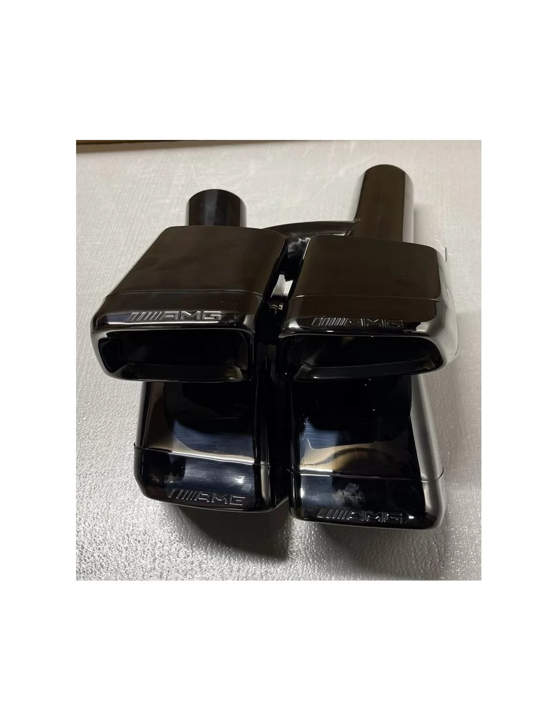  - Mercedes-Benz - 梅塞德斯 W212 型 AMG 黑色排气口 - 4 - AMG风格的黑色排气口为车尾增添了时尚的精致感，带来与众不同的现代感。⚫️✔️