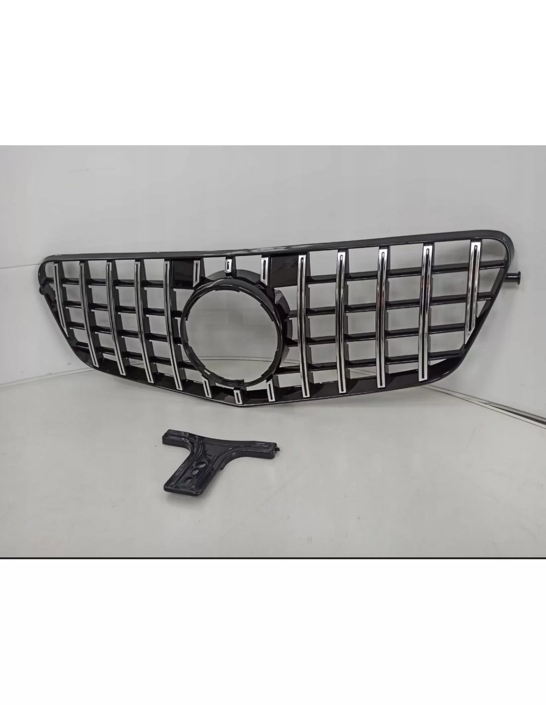 - Mercedes-Benz - Grelha Mercedes E-CLASS W212 GT 09-13 Preto cromado - 1 - Refine o seu Classe E W212 (2009-2013) com uma grel - Mercedes-Benz - Grelha Mercedes E-CLASS W212 GT 09-13 Preto cromado - 1 - Refine o seu Classe E W212 (2009-2013) com uma grel