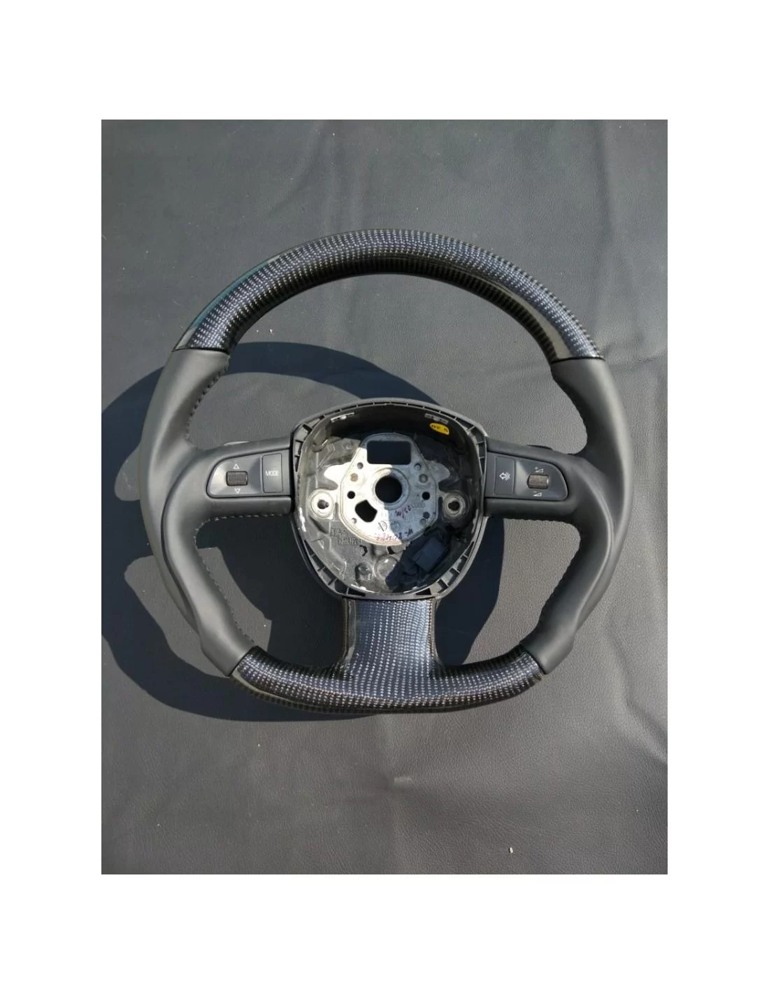  - Volante - Audi A3 A4 A6 Q7 Volante Cuero Carbono - 1 - ¡Comprar Volante Audi A3 A4 A6 Q7 Cuero Carbono en Tuneverse! Actualic