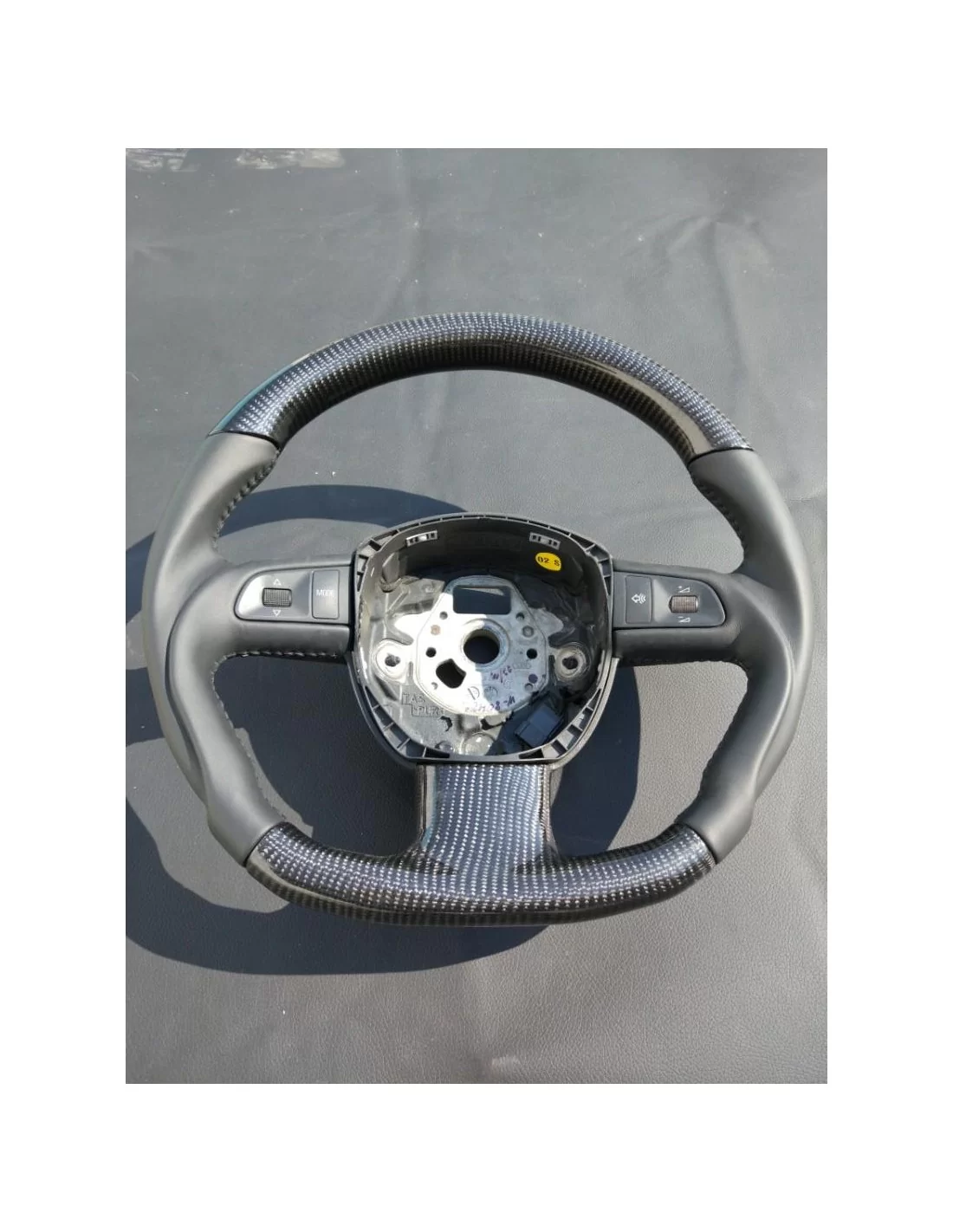  - Volante - Audi A3 A4 A6 Q7 Volante in pelle di carbonio - 2 - Acquista il volante Audi A3 A4 A6 Q7 in pelle di carbonio su Tu