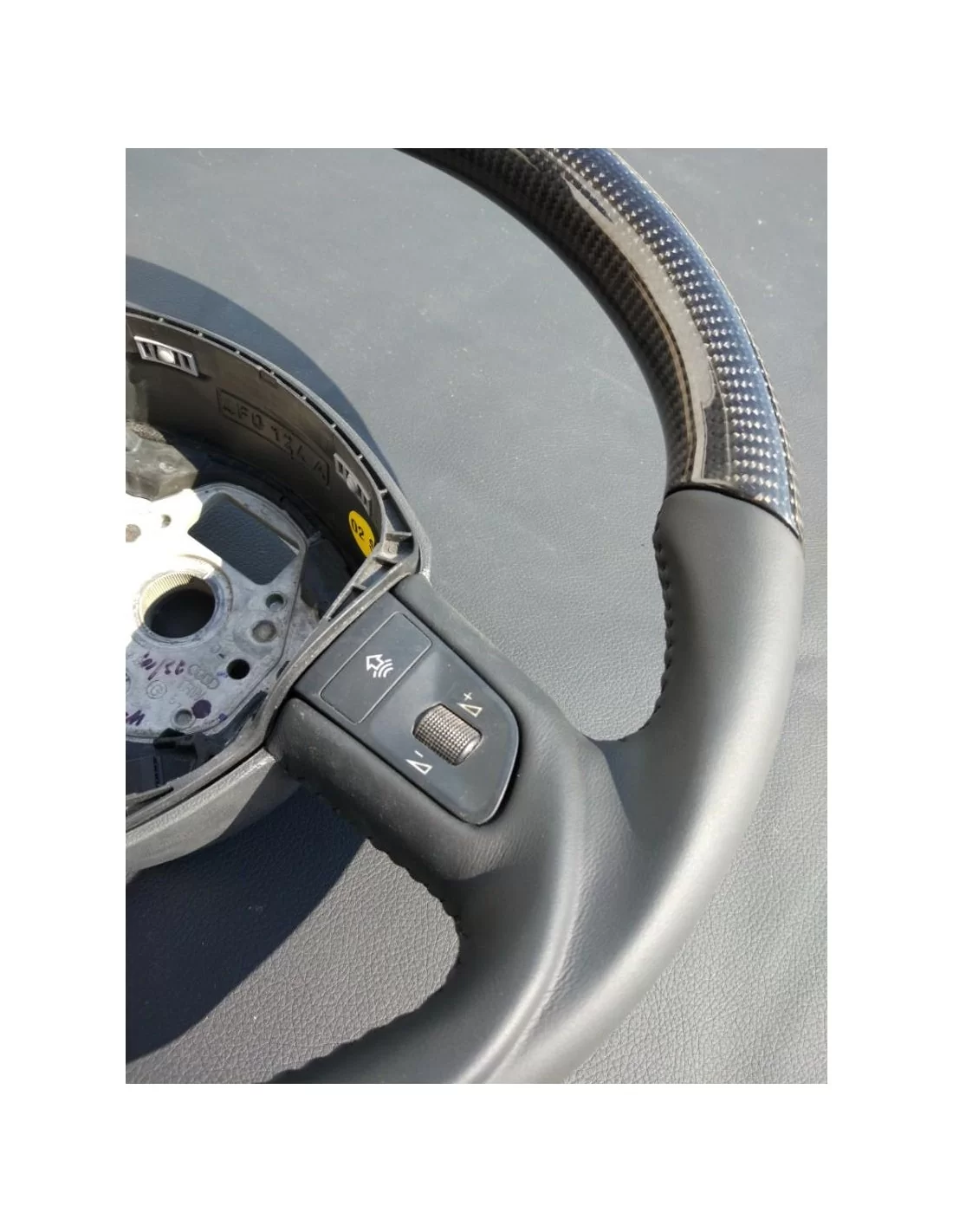  - Volante - Audi A3 A4 A6 Q7 Volante in pelle di carbonio - 8 - Acquista il volante Audi A3 A4 A6 Q7 in pelle di carbonio su Tu