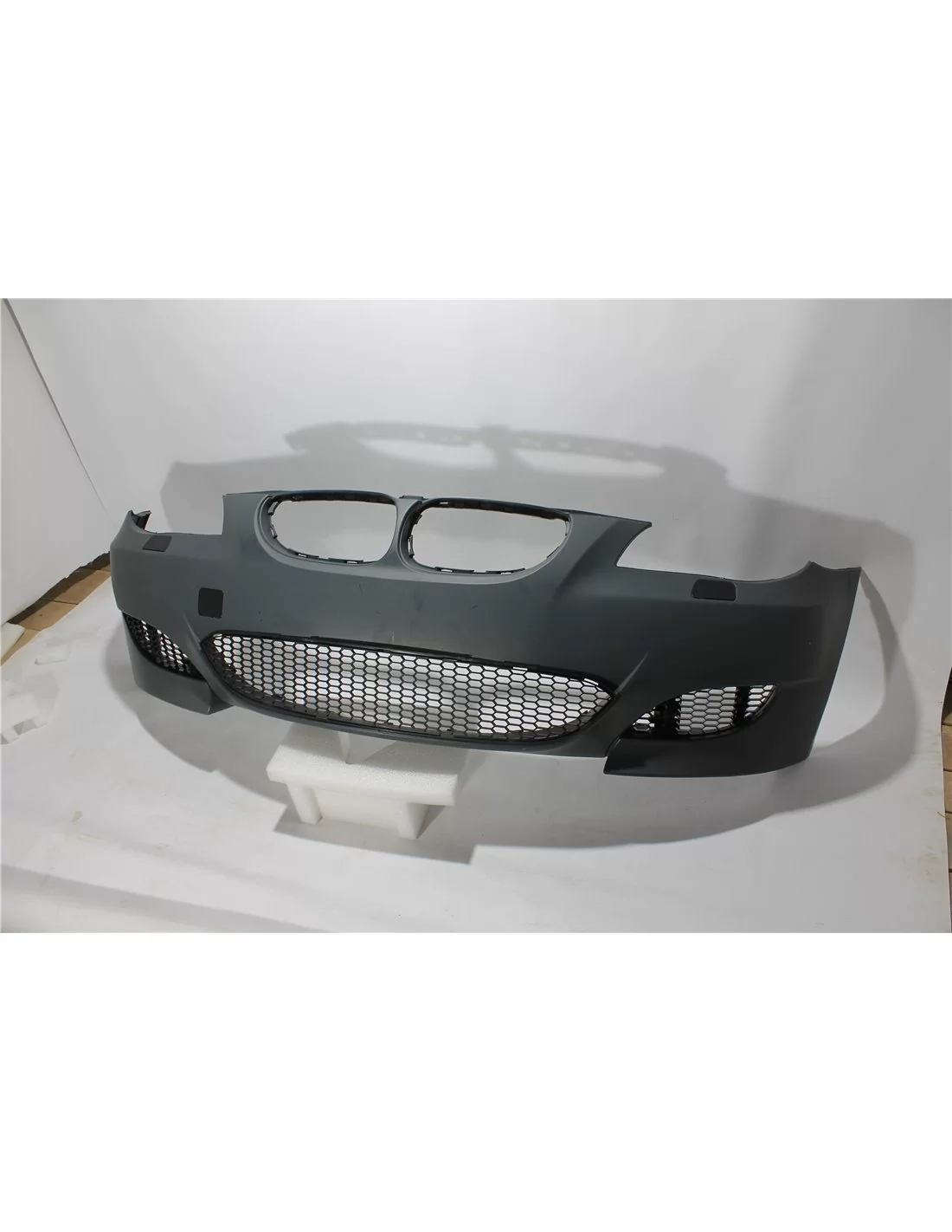 - BMW - BMW E60 E61 M5 estilo parachoques delantero - 2 - Actualice su BMW E60 E61 con nuestro parachoques delantero estilo M5 - BMW - BMW E60 E61 M5 estilo parachoques delantero - 2 - Actualice su BMW E60 E61 con nuestro parachoques delantero estilo M5