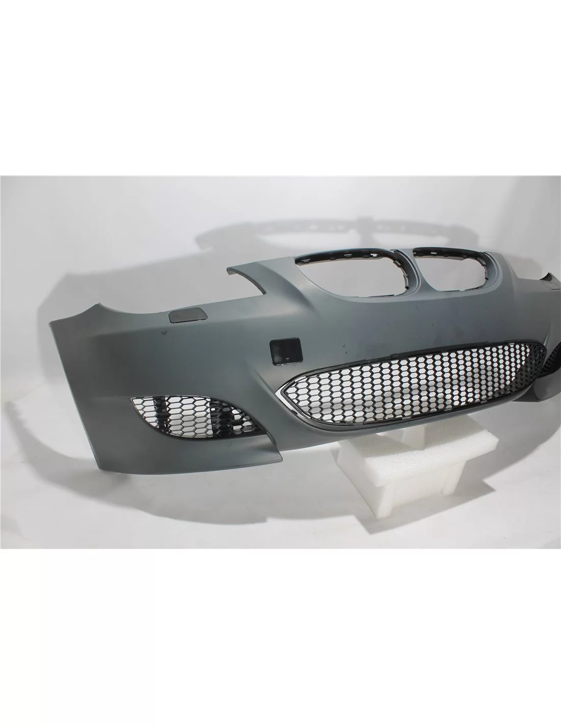 - BMW - BMW E60 E61 M5 stijl voorbumper - 4 - Upgrade je BMW E60 E61 met onze M5-stijl voorbumper voor een agressieve en sporti - BMW - BMW E60 E61 M5 stijl voorbumper - 4 - Upgrade je BMW E60 E61 met onze M5-stijl voorbumper voor een agressieve en sporti