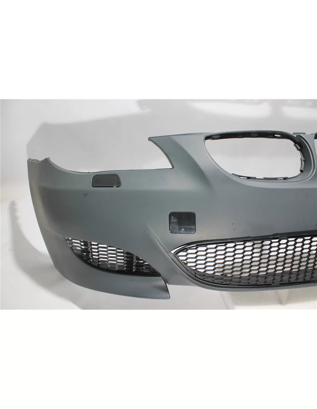 - BMW - BMW E60 E61 M5 stijl voorbumper - 6 - Upgrade je BMW E60 E61 met onze M5-stijl voorbumper voor een agressieve en sporti - BMW - BMW E60 E61 M5 stijl voorbumper - 6 - Upgrade je BMW E60 E61 met onze M5-stijl voorbumper voor een agressieve en sporti