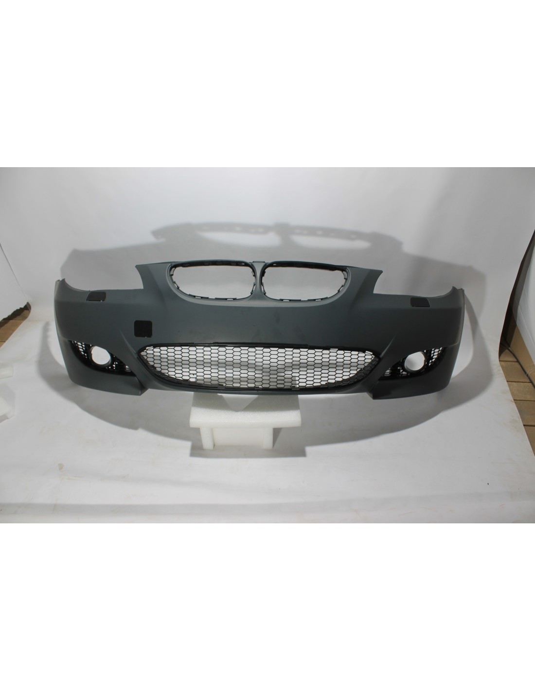  - BMW - 宝马 E60 E61 M5 型前保险杠 - 1 - 使用我们优质的 M5 型前保险杠，提升您的宝马 E60 E61 的风格！完美的运动外观！✅❇️
