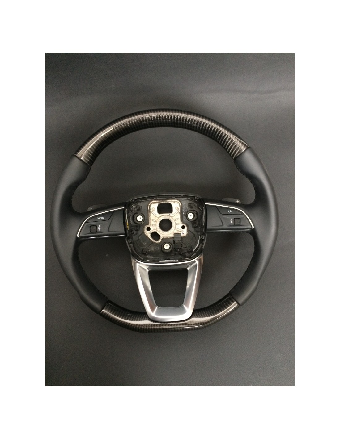 - Volante - Volante Audi Q7 Cuero Carbono - 1 - ¡Consiga el volante de cuero de carbono para Audi Q7 en Tuneverse! Eleve el int - Volante - Volante Audi Q7 Cuero Carbono - 1 - ¡Consiga el volante de cuero de carbono para Audi Q7 en Tuneverse! Eleve el int