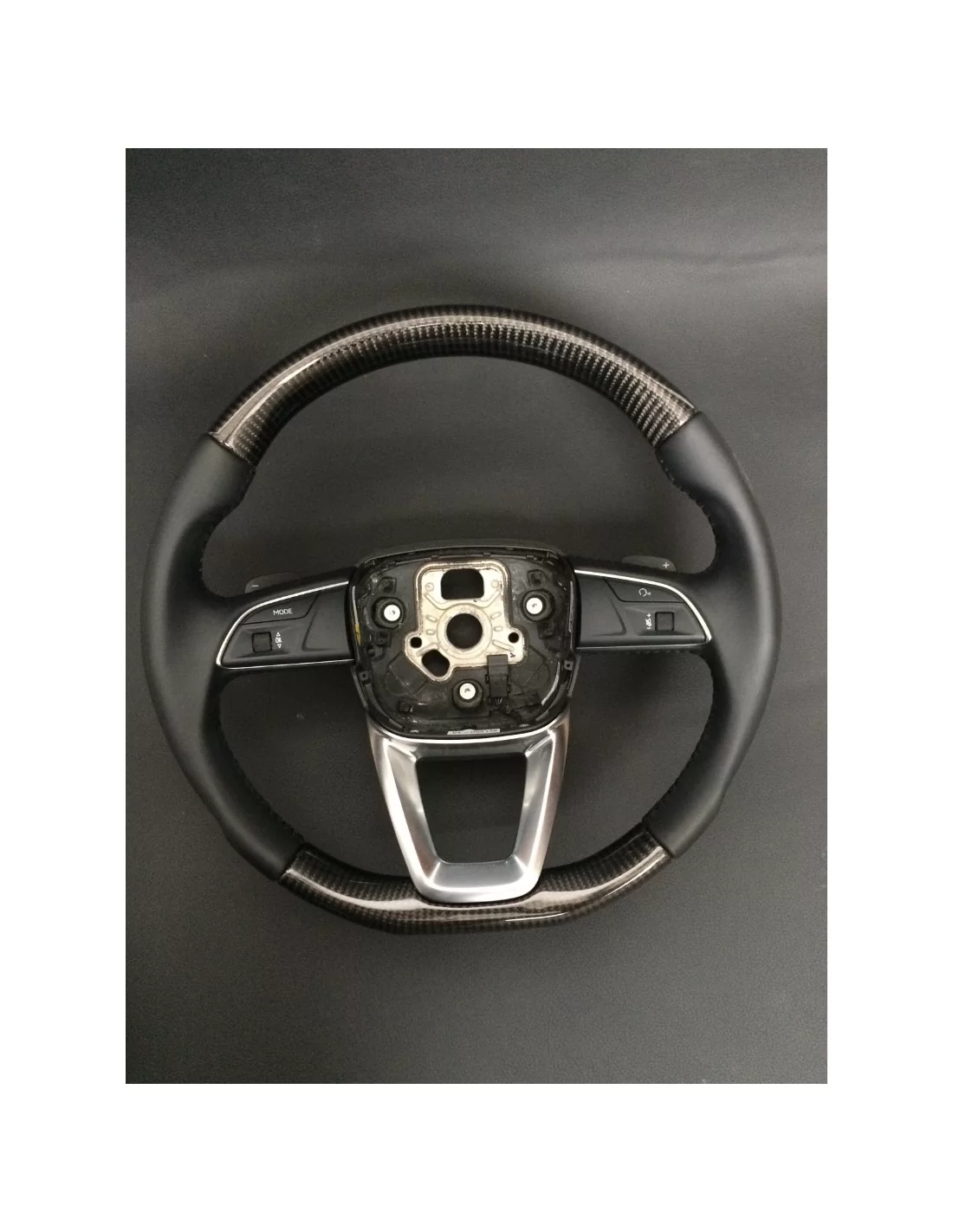 - Volante - Volante Audi Q7 Cuero Carbono - 1 - ¡Consiga el volante de cuero de carbono para Audi Q7 en Tuneverse! Eleve el int - Volante - Volante Audi Q7 Cuero Carbono - 1 - ¡Consiga el volante de cuero de carbono para Audi Q7 en Tuneverse! Eleve el int