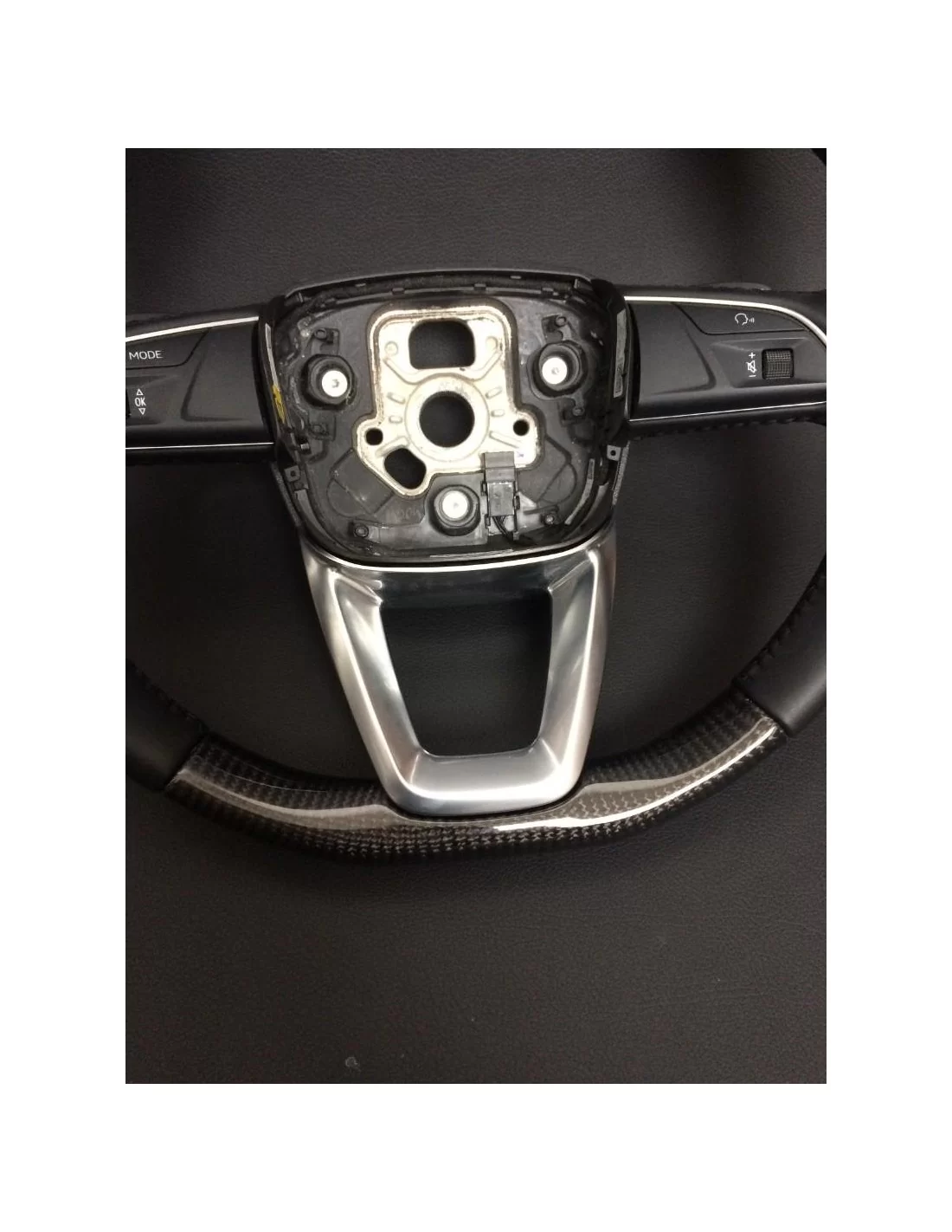 - Volante - Volante Audi Q7 Cuero Carbono - 2 - ¡Consiga el volante de cuero de carbono para Audi Q7 en Tuneverse! Eleve el int - Volante - Volante Audi Q7 Cuero Carbono - 2 - ¡Consiga el volante de cuero de carbono para Audi Q7 en Tuneverse! Eleve el int