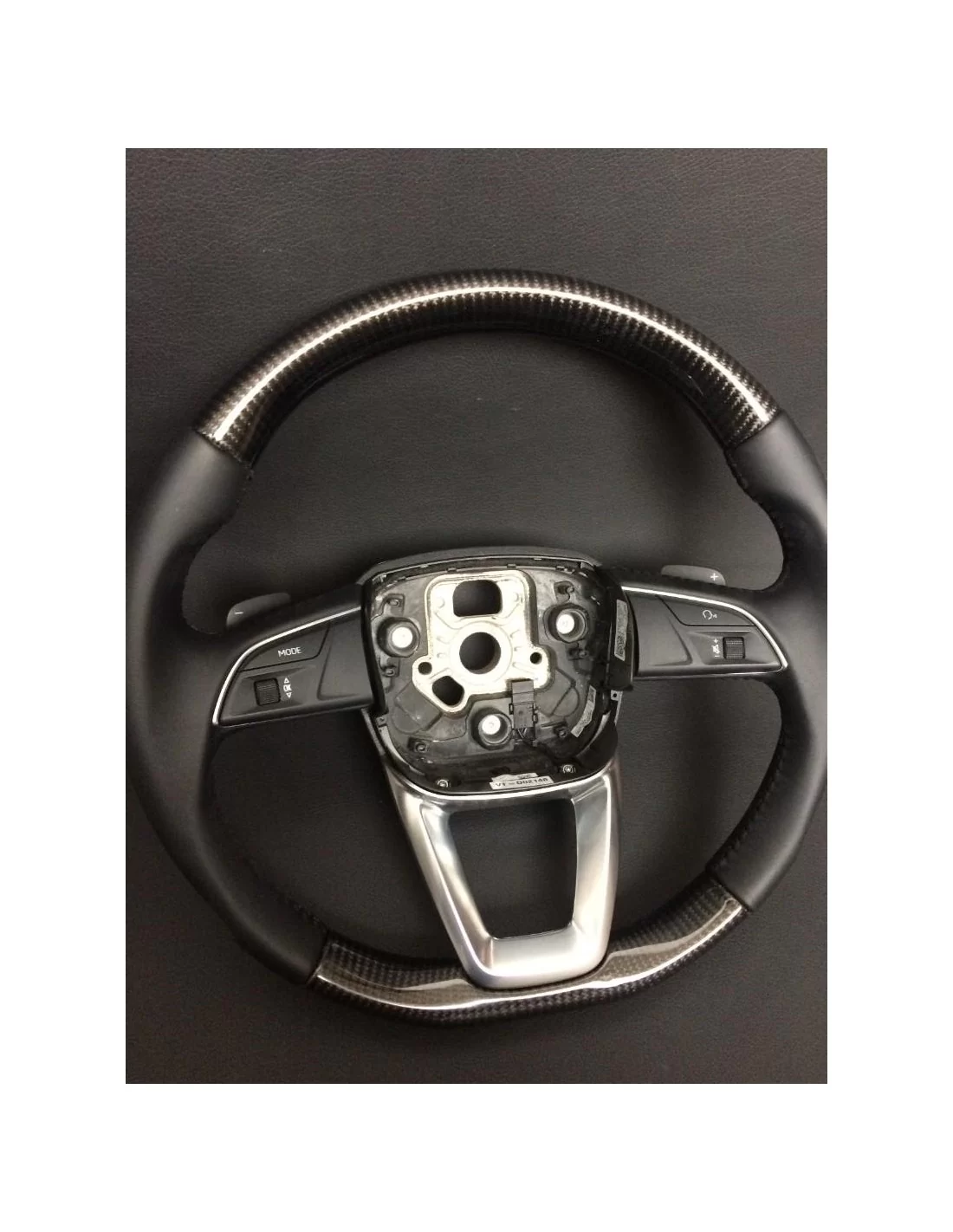 - Volante - Volante Audi Q7 Cuero Carbono - 3 - ¡Consiga el volante de cuero de carbono para Audi Q7 en Tuneverse! Eleve el int - Volante - Volante Audi Q7 Cuero Carbono - 3 - ¡Consiga el volante de cuero de carbono para Audi Q7 en Tuneverse! Eleve el int