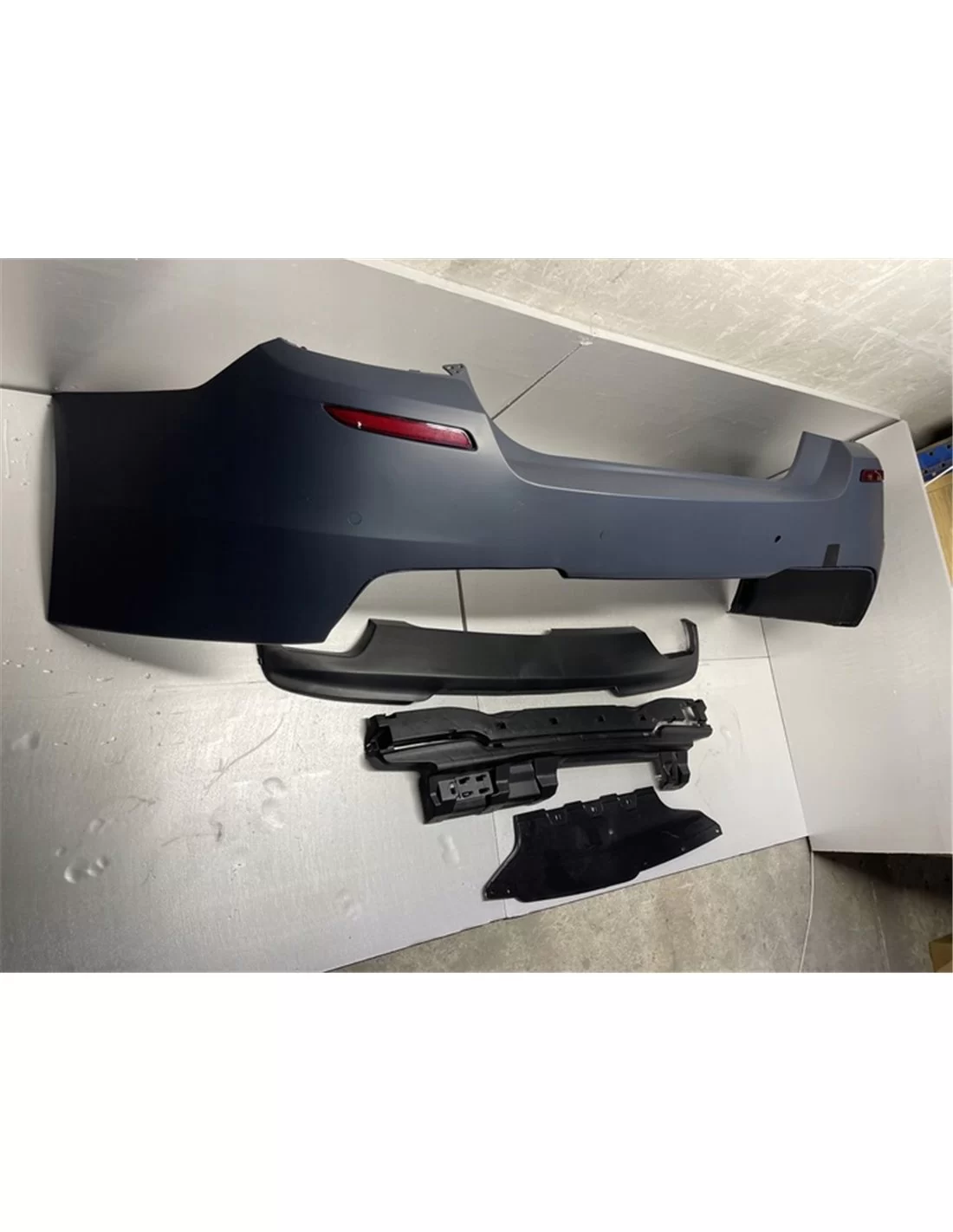 - BMW - Zderzak tylny BMW 5 F10 (10+) w stylu M-Tech - 1 - Odmień swoje BMW F10 dzięki naszemu tylnemu zderzakowi w stylu M-Tec - BMW - Zderzak tylny BMW 5 F10 (10+) w stylu M-Tech - 1 - Odmień swoje BMW F10 dzięki naszemu tylnemu zderzakowi w stylu M-Tec