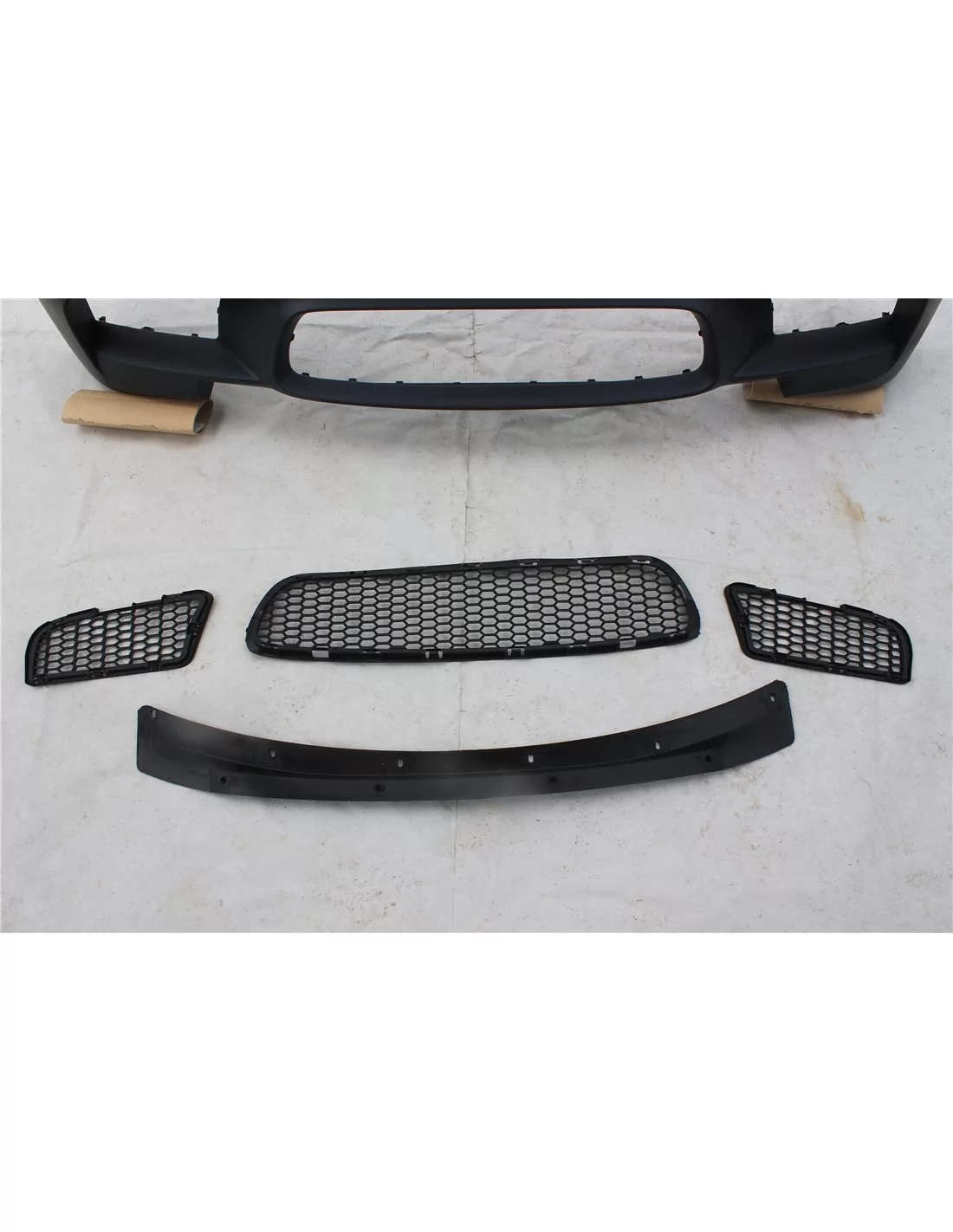 - BMW - BMW F10 2010-2013 stötfångare i M5-stil - 4 - Förhöj din BMW F10:s utseende med vår stötfångare i M5-stil! Perfekt för   - BMW - BMW F10 2010-2013 stötfångare i M5-stil - 4 - Förhöj din BMW F10:s utseende med vår stötfångare i M5-stil! Perfekt för