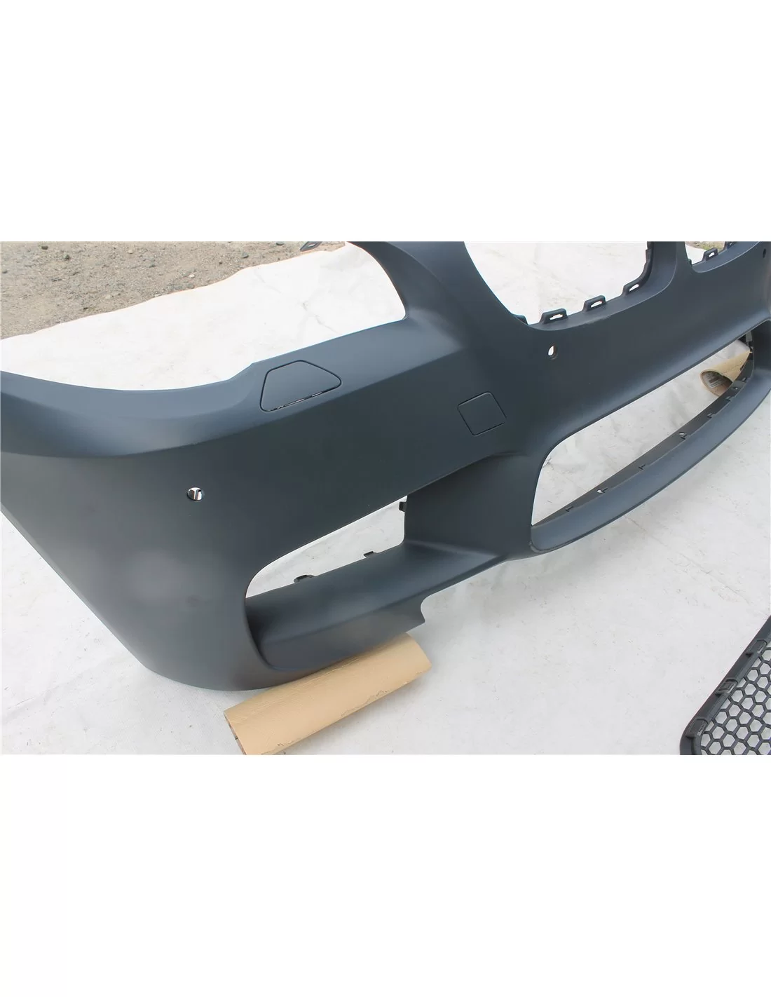 - BMW - BMW F10 2010-2013 stötfångare i M5-stil - 7 - Förhöj din BMW F10:s utseende med vår stötfångare i M5-stil! Perfekt för   - BMW - BMW F10 2010-2013 stötfångare i M5-stil - 7 - Förhöj din BMW F10:s utseende med vår stötfångare i M5-stil! Perfekt för