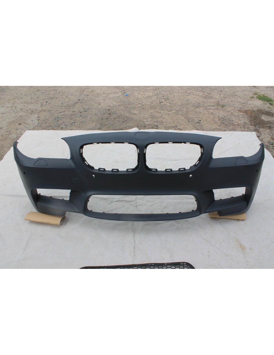 - BMW - BMW F10 2010-2013 stötfångare i M5-stil - 12 - Förhöj din BMW F10:s utseende med vår stötfångare i M5-stil! Perfekt för  - BMW - BMW F10 2010-2013 stötfångare i M5-stil - 12 - Förhöj din BMW F10:s utseende med vår stötfångare i M5-stil! Perfekt för