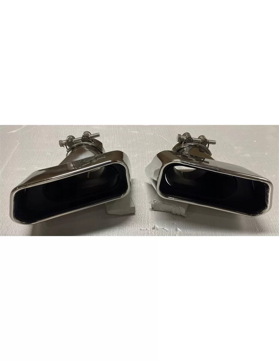  - BMW - 宝马 F10 排气管 - 2 - 使用我们的优质排气口，提升您的宝马 F10 的性能和风格。完美的配合和流线型设计使外观更具运动感！✅➕