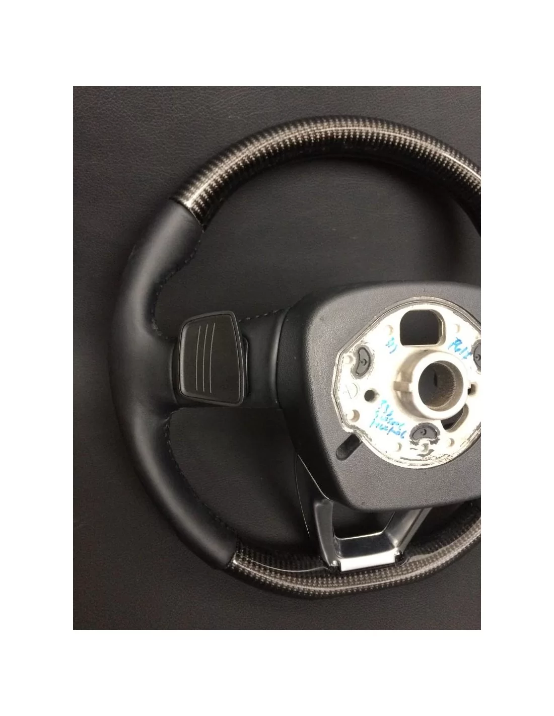 - Volante - Volante Audi Q7 Cuero Carbono - 9 - ¡Consiga el volante de cuero de carbono para Audi Q7 en Tuneverse! Eleve el int - Volante - Volante Audi Q7 Cuero Carbono - 9 - ¡Consiga el volante de cuero de carbono para Audi Q7 en Tuneverse! Eleve el int