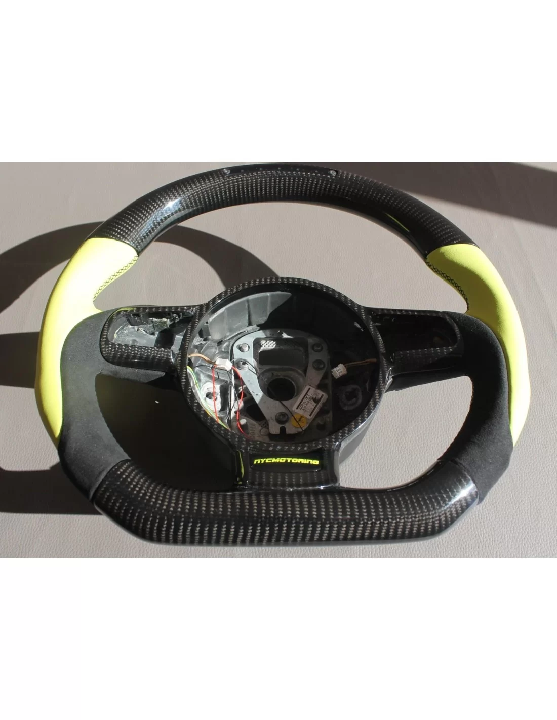  - Steering Wheels - Audi R8 Stuur Carbon Leder Alcantara - 2 - Ontdek Audi R8 Stuur Carbon Leder Alcantara bij Tuneverse! Verbe