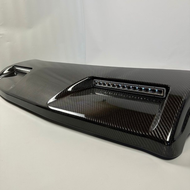 Mercedes-Benz メルセデスベンツW463A 4x4 A4638807303/008用LED付カーボンファイバフロントルーフスポイ