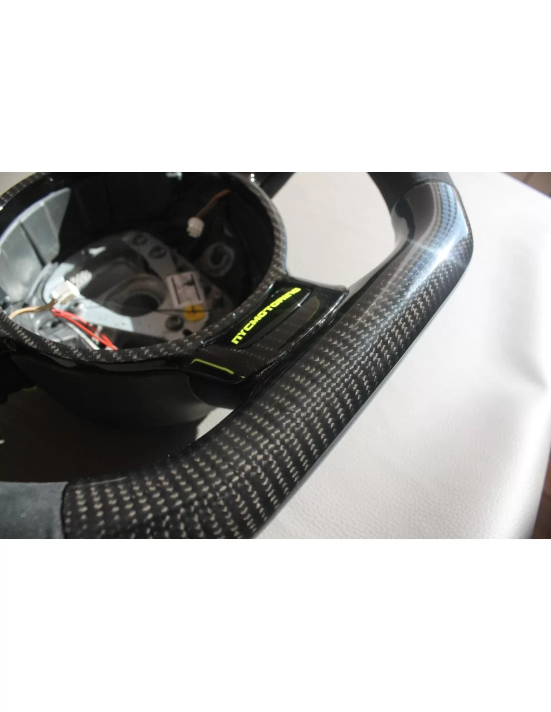 - Steering Wheels - Audi R8 Steering Wheel Carbon Leather Alcantara - 4 - Discover Audi R8 Steering Wheel Carbon Leather Alcant - Steering Wheels - Audi R8 Steering Wheel Carbon Leather Alcantara - 4 - Discover Audi R8 Steering Wheel Carbon Leather Alcant