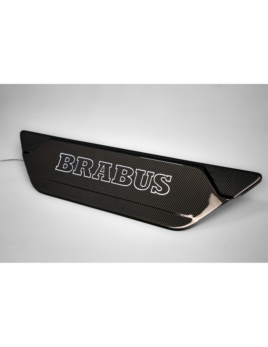 Fixação da porta traseira BRABUS LOGO em carbono LED para Mercedes W463A