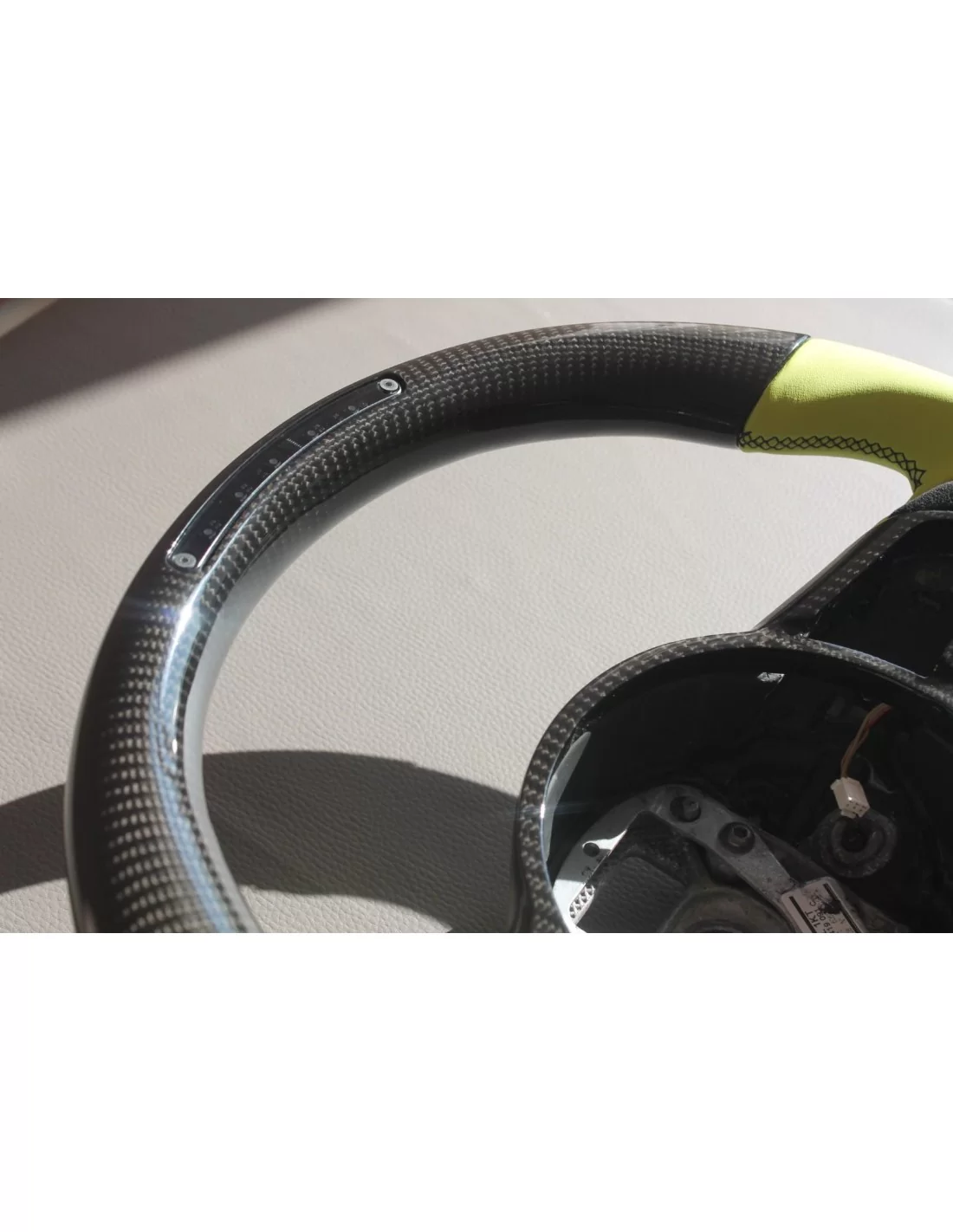  - Steering Wheels - Audi R8 Stuur Carbon Leder Alcantara - 7 - Ontdek Audi R8 Stuur Carbon Leder Alcantara bij Tuneverse! Verbe
