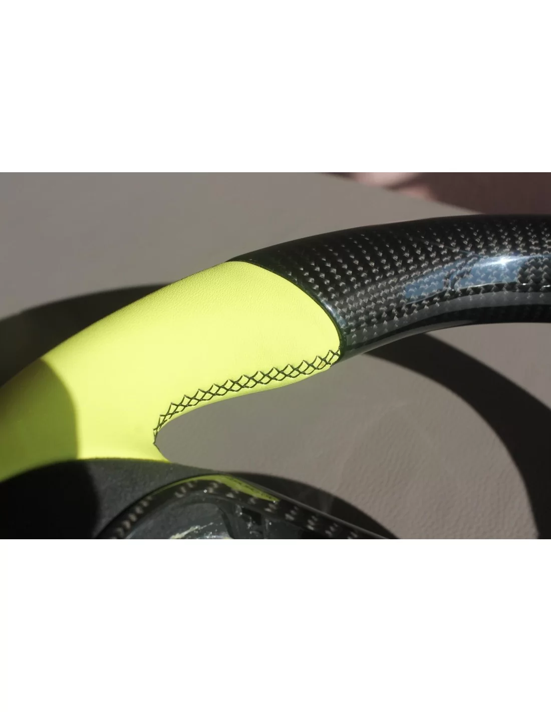 - Steering Wheels - Volante Audi R8 Couro Carbono Alcantara - 10 - Descubra o Volante Audi R8 em Couro Carbono Alcantara na Tun - Steering Wheels - Volante Audi R8 Couro Carbono Alcantara - 10 - Descubra o Volante Audi R8 em Couro Carbono Alcantara na Tun