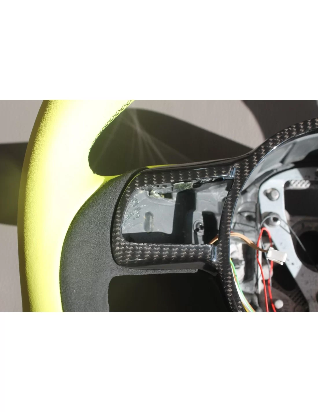 - Steering Wheels - Volante Audi R8 Couro Carbono Alcantara - 11 - Descubra o Volante Audi R8 em Couro Carbono Alcantara na Tun - Steering Wheels - Volante Audi R8 Couro Carbono Alcantara - 11 - Descubra o Volante Audi R8 em Couro Carbono Alcantara na Tun