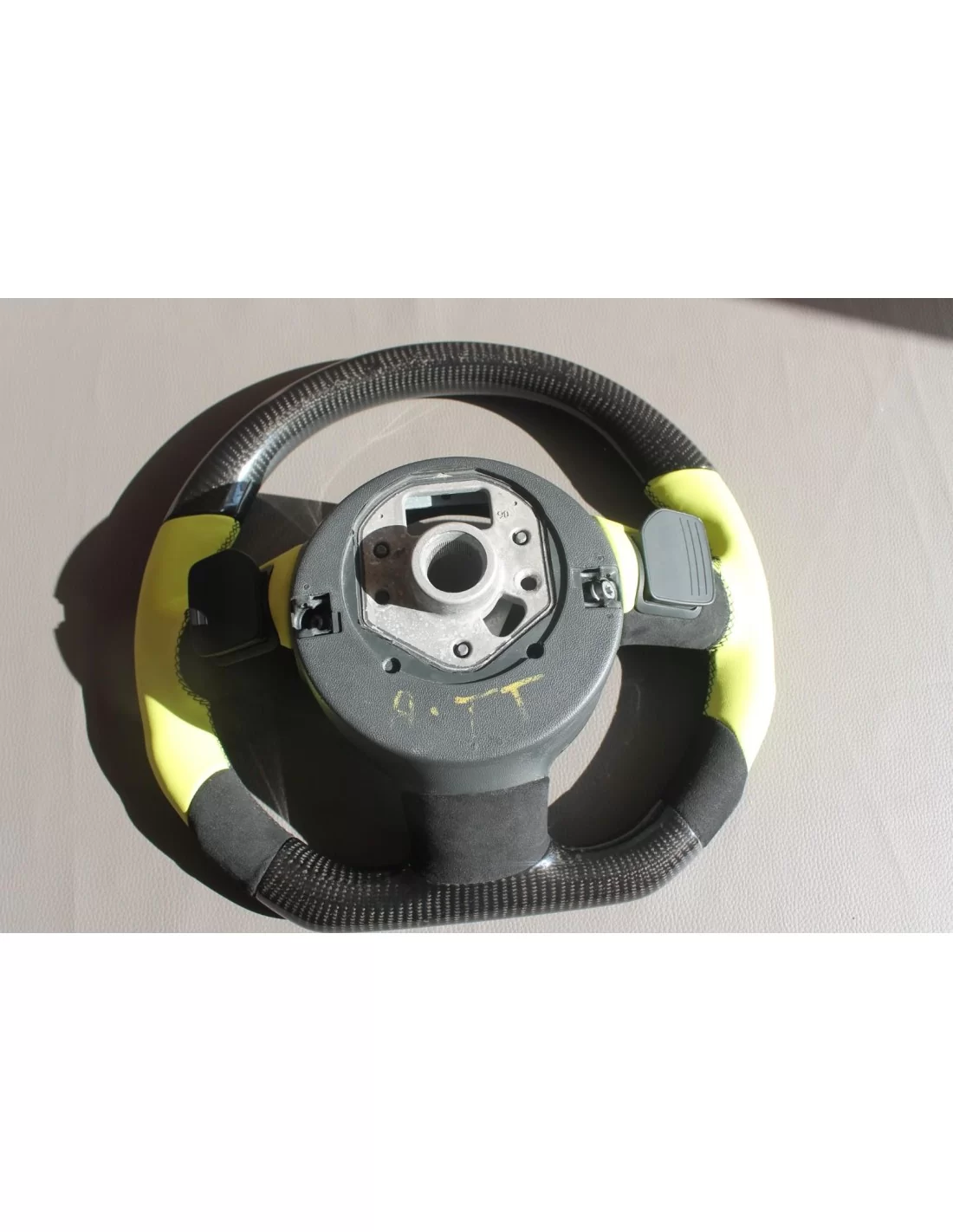 - Steering Wheels - Volante Audi R8 Couro Carbono Alcantara - 12 - Descubra o Volante Audi R8 em Couro Carbono Alcantara na Tun - Steering Wheels - Volante Audi R8 Couro Carbono Alcantara - 12 - Descubra o Volante Audi R8 em Couro Carbono Alcantara na Tun