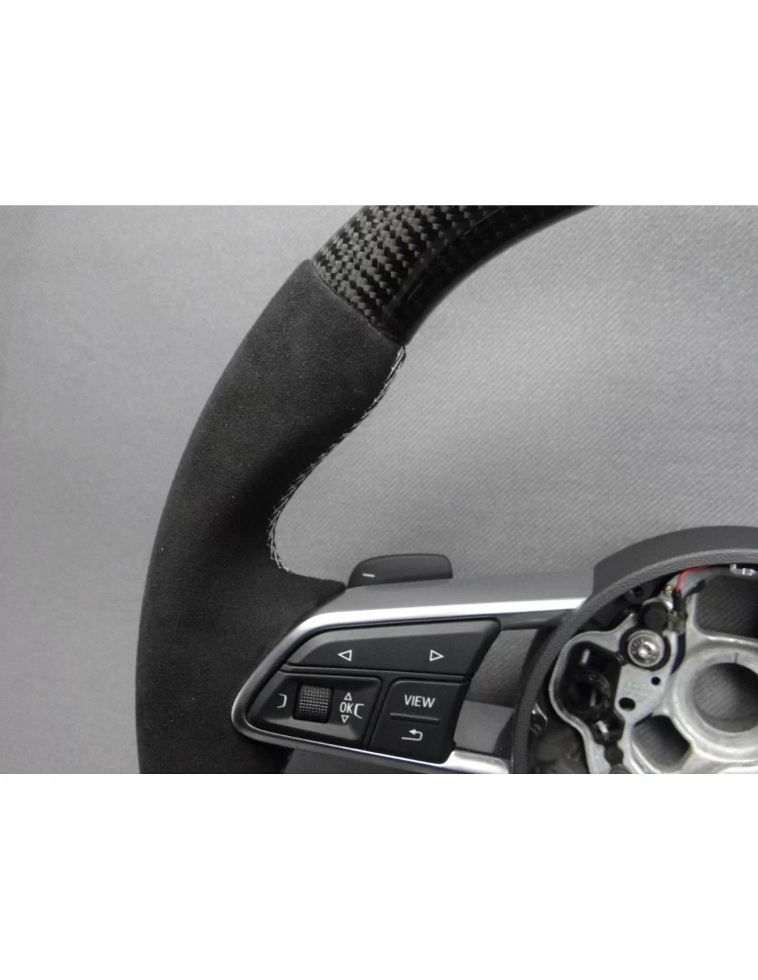 - Volant - Audi TT R8 Volant Carbone Alcantara - 7 - Achetez le volant de l'Audi TT R8 en carbone Alcantara chez Tuneverse ! Am  - Volant - Audi TT R8 Volant Carbone Alcantara - 7 - Achetez le volant de l'Audi TT R8 en carbone Alcantara chez Tuneverse ! Am