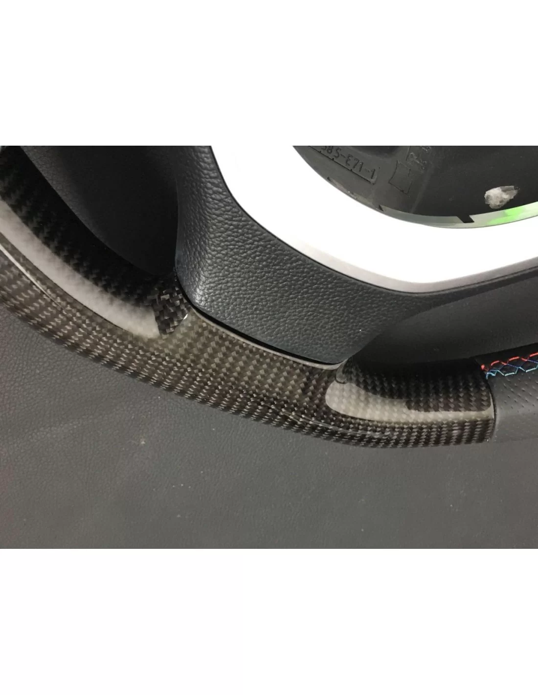 - Volante - BMW E70 E71 Volante in pelle di carbonio M-pack - 3 - Scopri il volante in pelle di carbonio M-pack per BMW E70 E71 - Volante - BMW E70 E71 Volante in pelle di carbonio M-pack - 3 - Scopri il volante in pelle di carbonio M-pack per BMW E70 E71