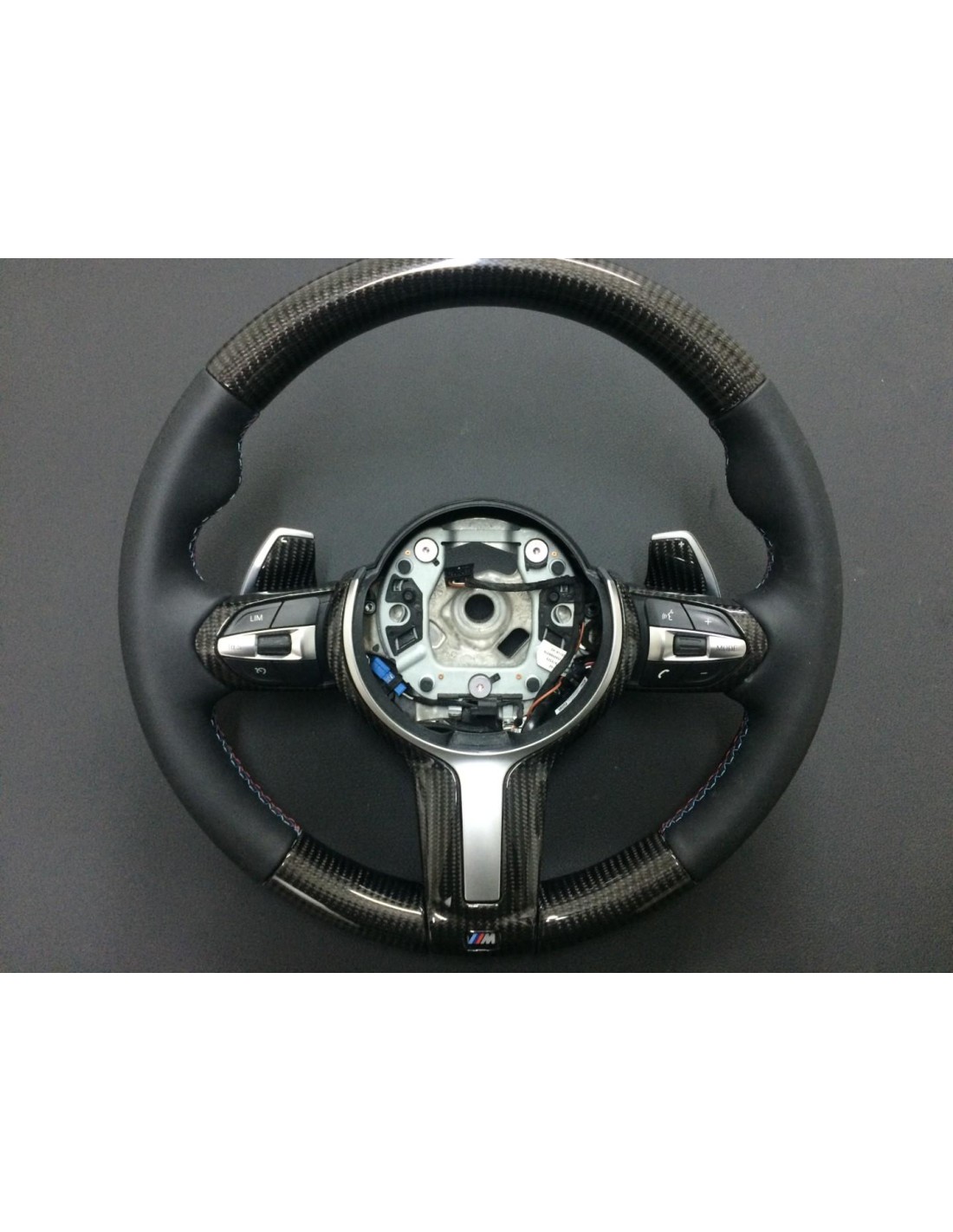- Steering Wheels - BMW F30 F31 F32 F35 F15 X5 F16 X6 F20 Volante em Couro Carbono - 1 - Eleve a sua experiência de condução co - Steering Wheels - BMW F30 F31 F32 F35 F15 X5 F16 X6 F20 Volante em Couro Carbono - 1 - Eleve a sua experiência de condução co