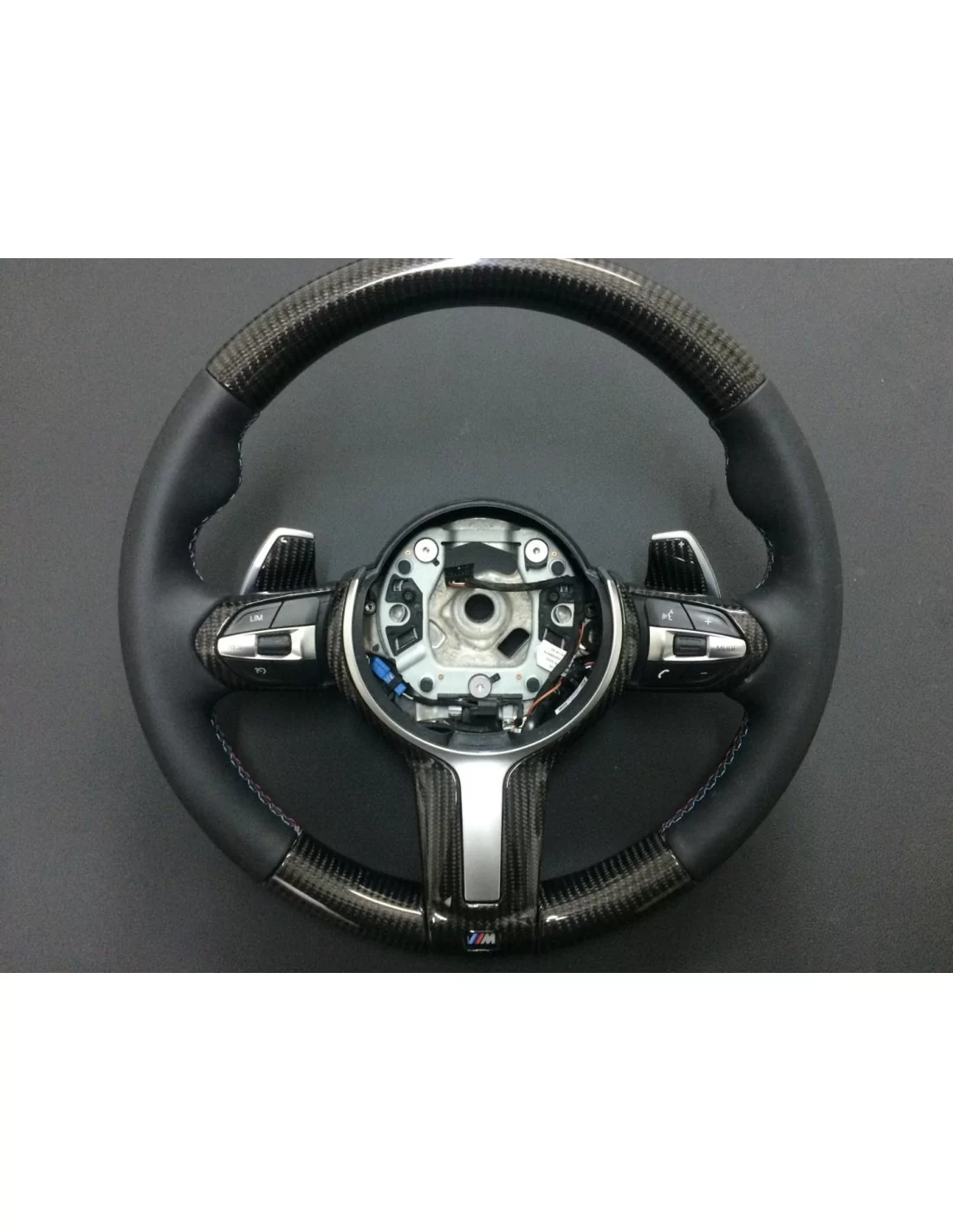  - Volante - BMW F30 F31 F32 F35 F15 X5 F16 X6 F20 Volante in pelle di carbonio - 1 - Elevate la vostra esperienza di guida con 