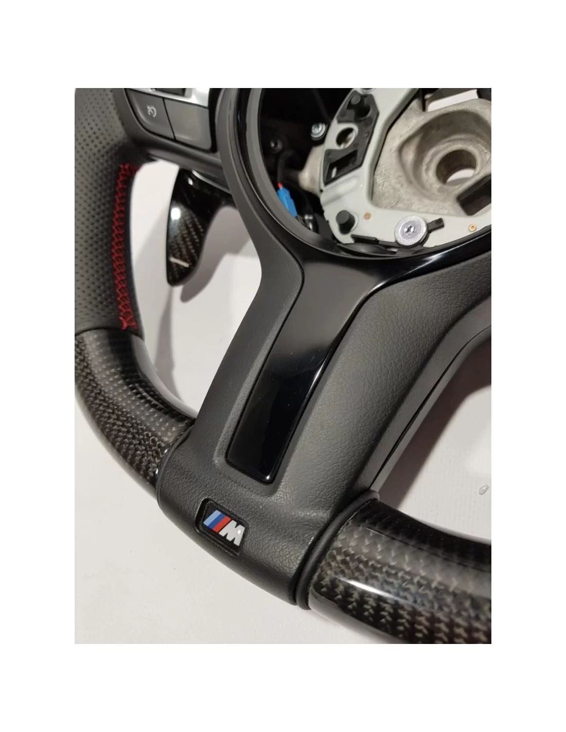  - Volant - BMW F30 F20 X5 F15 X6 F16 Volant Cuir Carbone - 2 - Améliorez votre BMW F30 F20 X5 F15 X6 F16 avec un volant en cuir