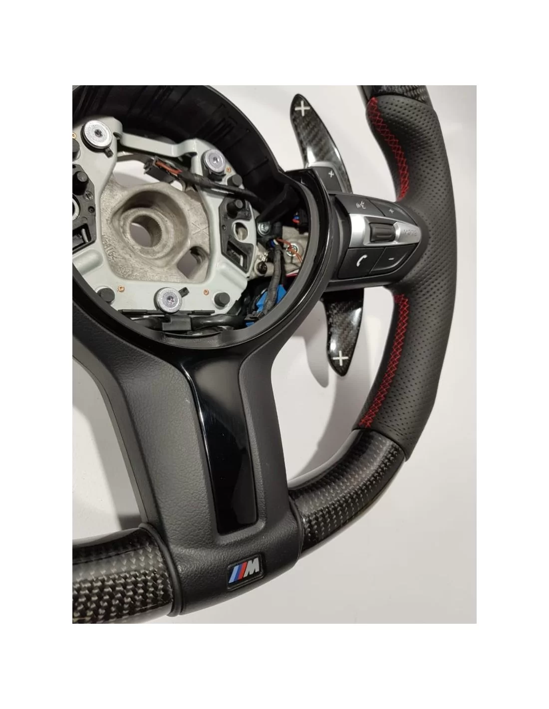  - Volant - BMW F30 F20 X5 F15 X6 F16 Volant Cuir Carbone - 3 - Améliorez votre BMW F30 F20 X5 F15 X6 F16 avec un volant en cuir