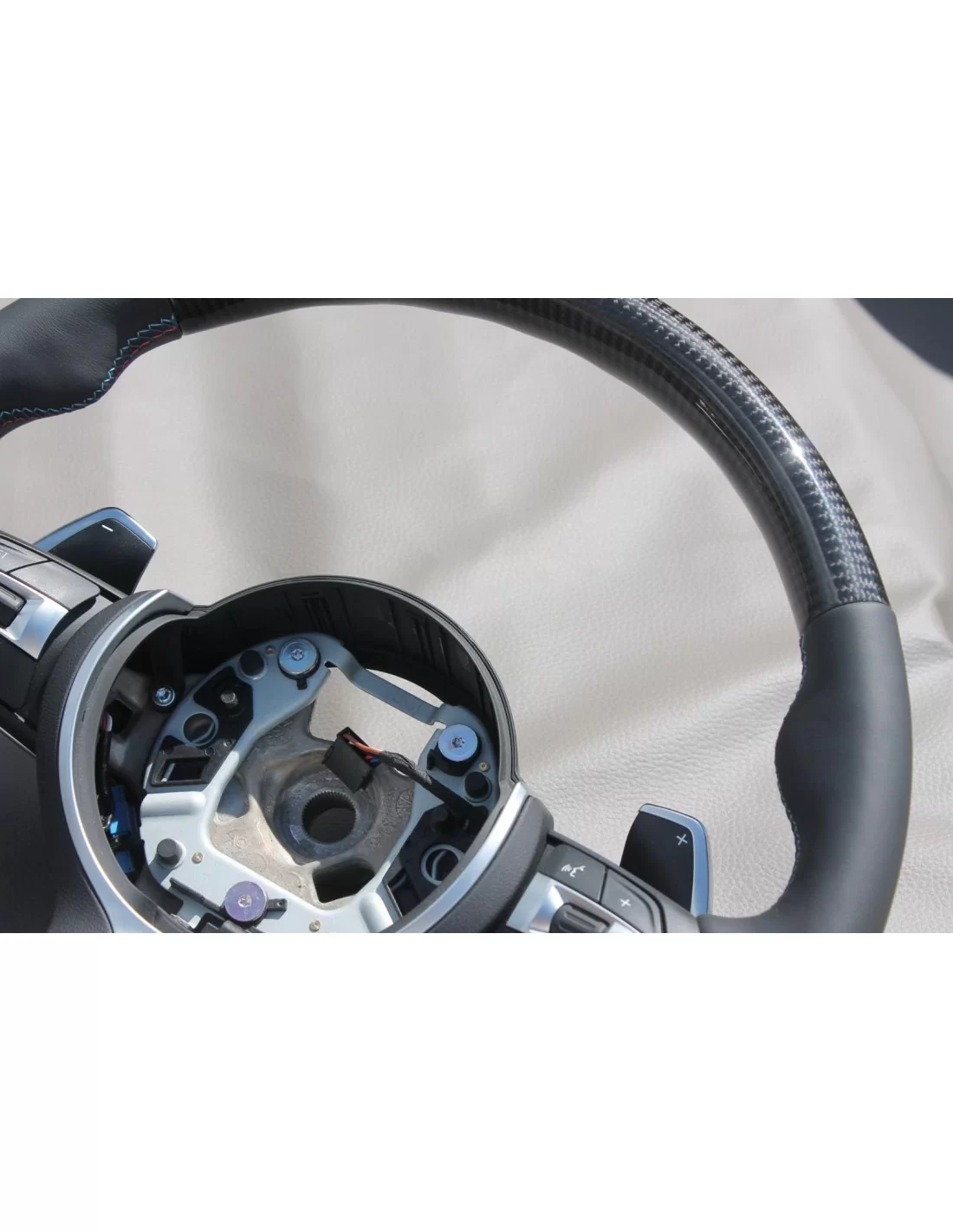 - Volante - BMW F30 F31 F15 F16 F35 Volante M-pack - 7 - Migliora la tua esperienza di guida con il volante M-pack per BMW F30 - Volante - BMW F30 F31 F15 F16 F35 Volante M-pack - 7 - Migliora la tua esperienza di guida con il volante M-pack per BMW F30