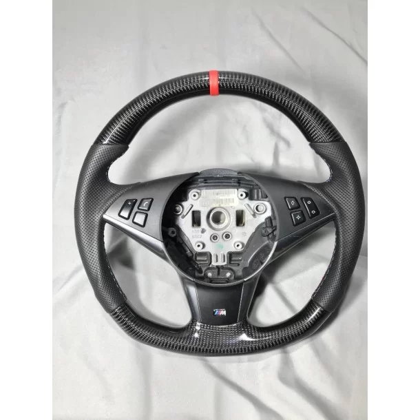  - Volant - BMW E60 E63 E61 Volant en cuir carbone - 1 - Améliorez votre conduite avec le volant BMW E60 E63 E61 en cuir carbone