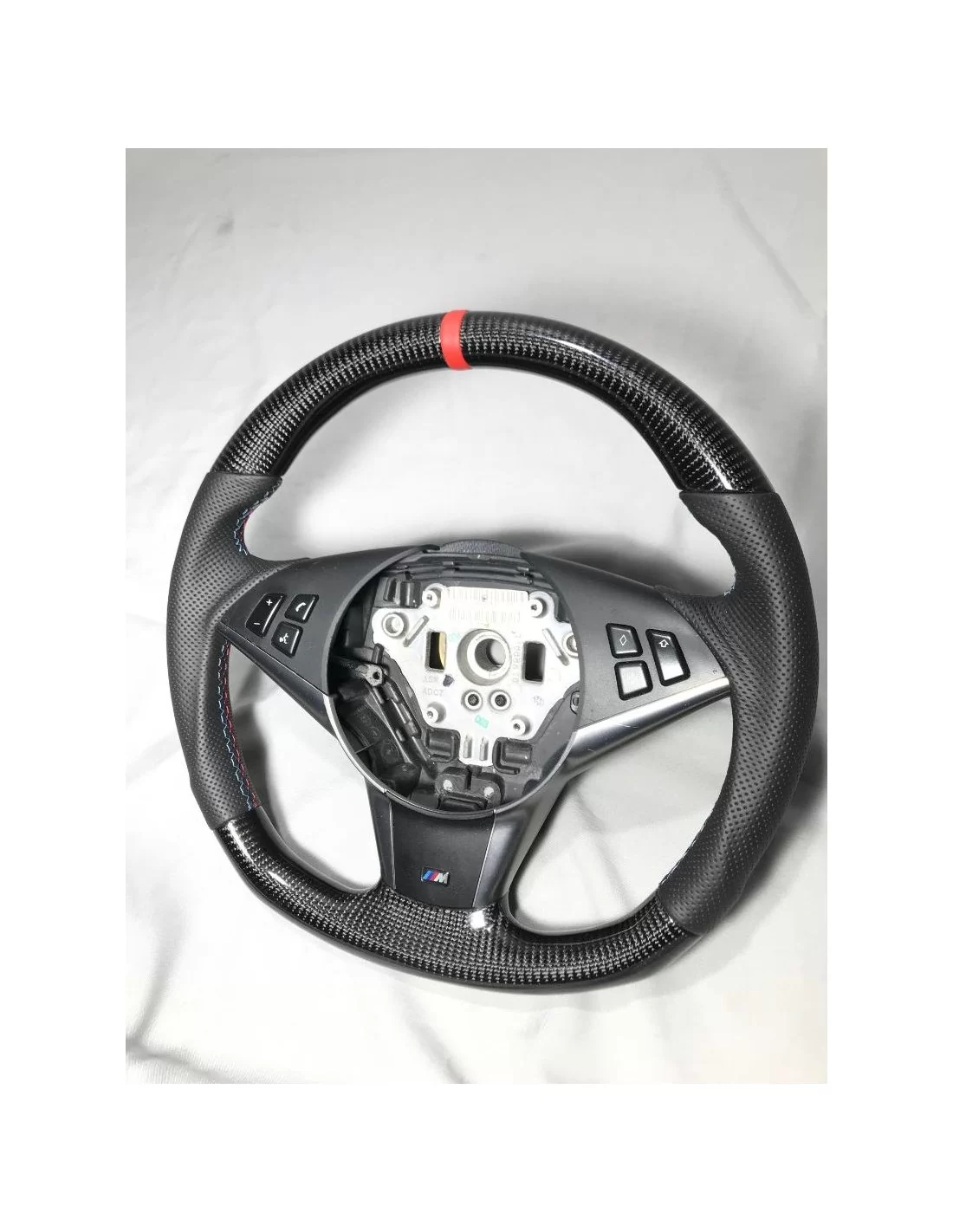 - Volant - BMW E60 E63 E61 Volant en cuir carbone - 4 - Améliorez votre conduite avec le volant BMW E60 E63 E61 en cuir carbone - Volant - BMW E60 E63 E61 Volant en cuir carbone - 4 - Améliorez votre conduite avec le volant BMW E60 E63 E61 en cuir carbone