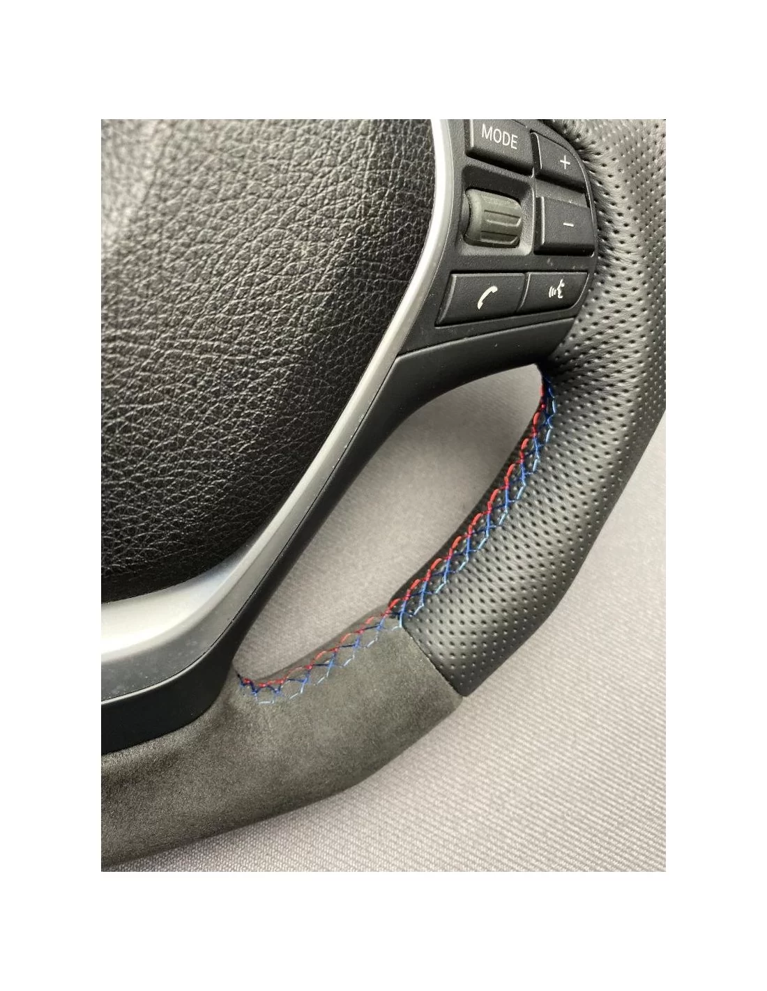  - Volant - BMW F30 F22 F32 F33 X5 X6 Volant Cuir Alcantara - 3 - Améliorez votre BMW avec le Volant F30 F22 F32 F33 X5 X6 Cuir 
