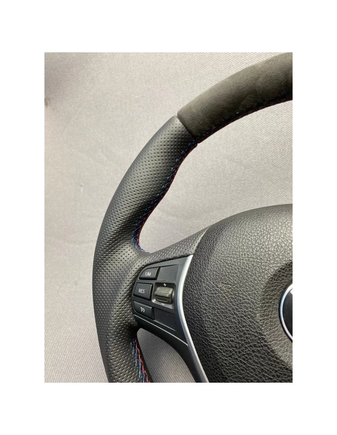  - Volant - BMW F30 F22 F32 F33 X5 X6 Volant Cuir Alcantara - 5 - Améliorez votre BMW avec le Volant F30 F22 F32 F33 X5 X6 Cuir 