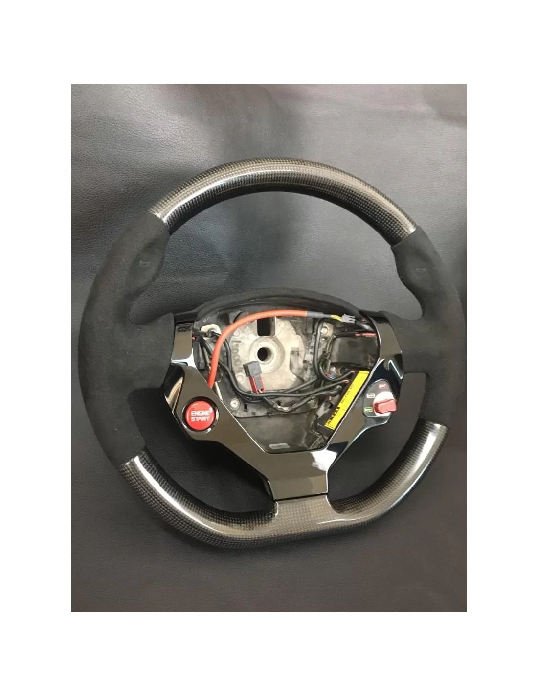  - Volant - Volant Ferrari 458 Carbone Alcantara - 3 - Améliorez votre Ferrari 458 avec notre Volant Alcantara Carbone chez Tune